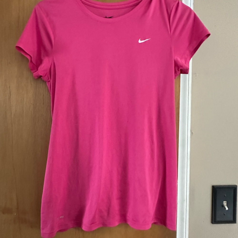 NWOT Nike Dri Fit tee medium